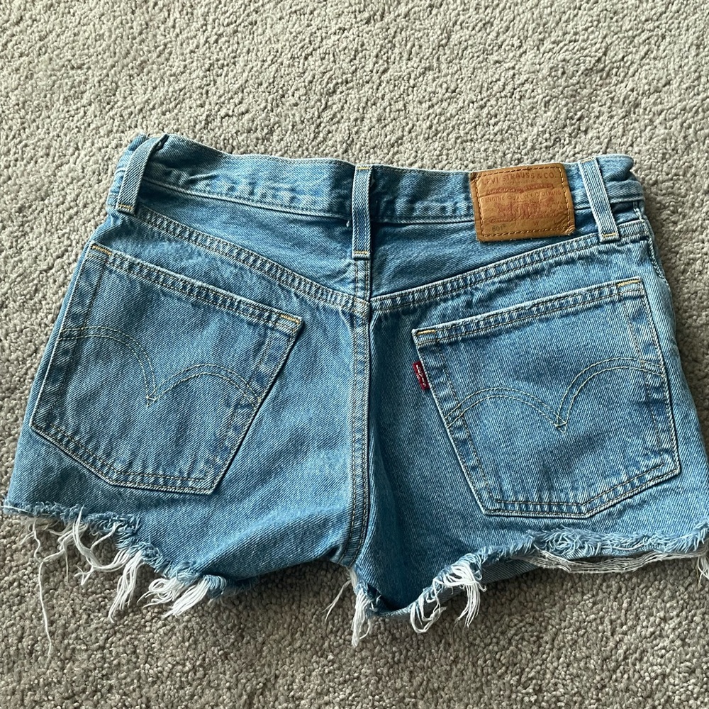 Levi’s 501 Shorts - Picture 6 of 6